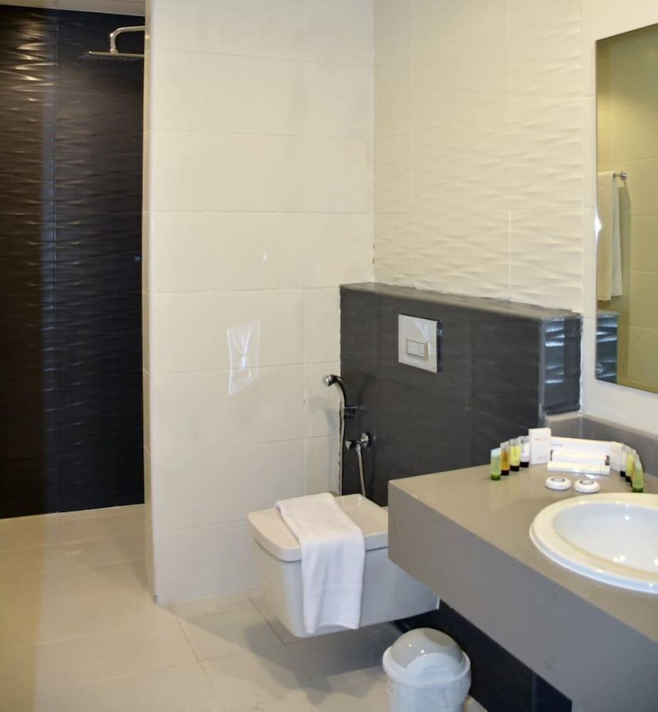 غرفة كلاسيكية بسرير كوين بغرفة نوم واحدة، The Lodge Suites 2/2