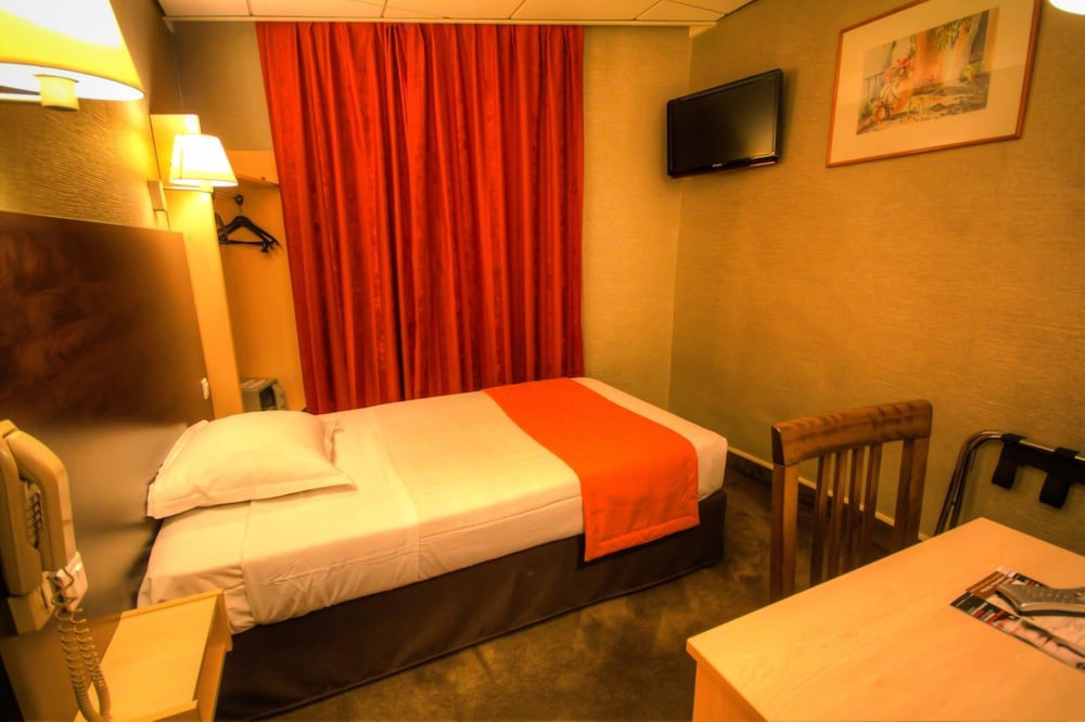 Hotel Des Trois Gares 34/48