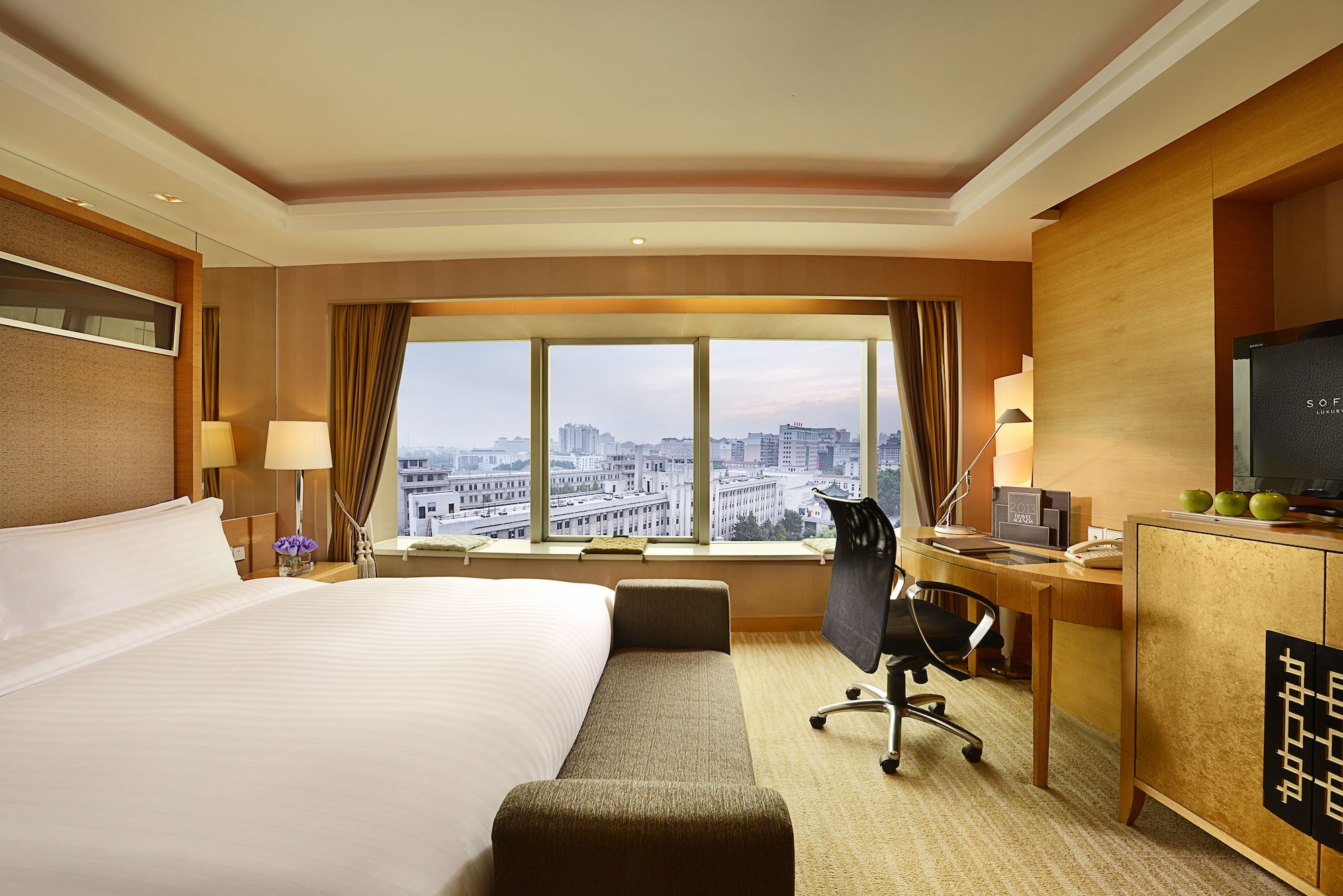 LUXURY, KING BED, CITY VIEW