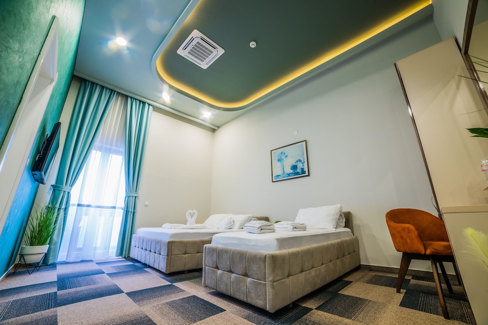 Hotel River 20/53