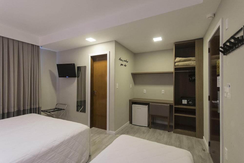Melo Hotel 11/70