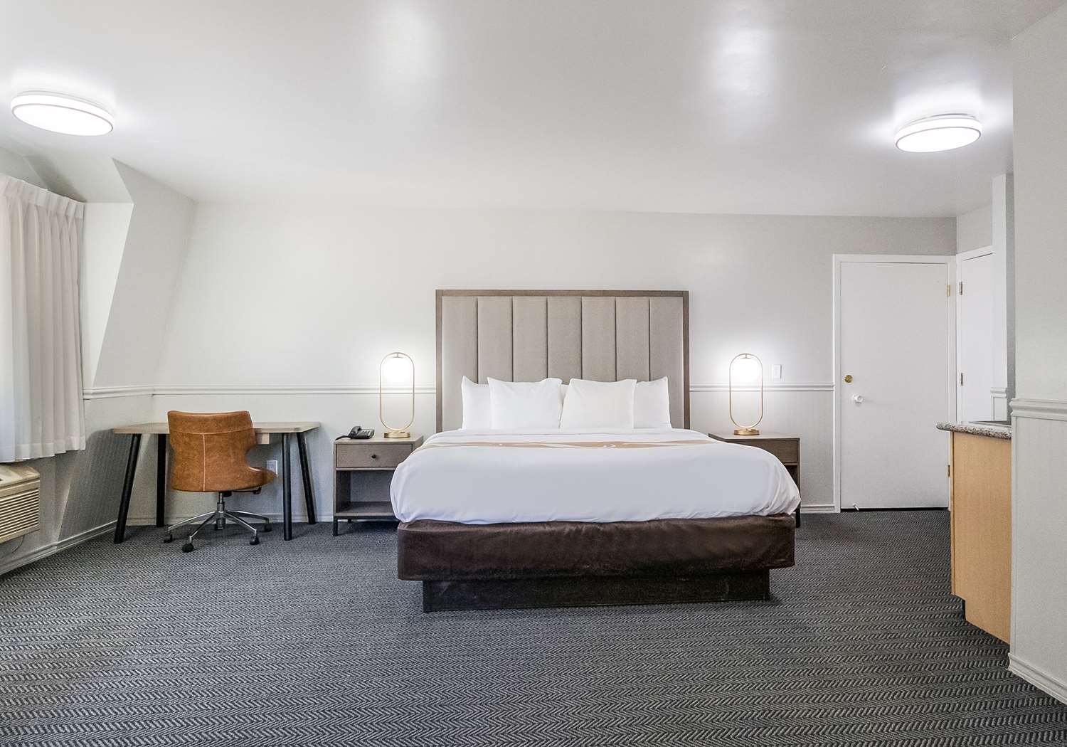 Efficiency, Suite, King Bed