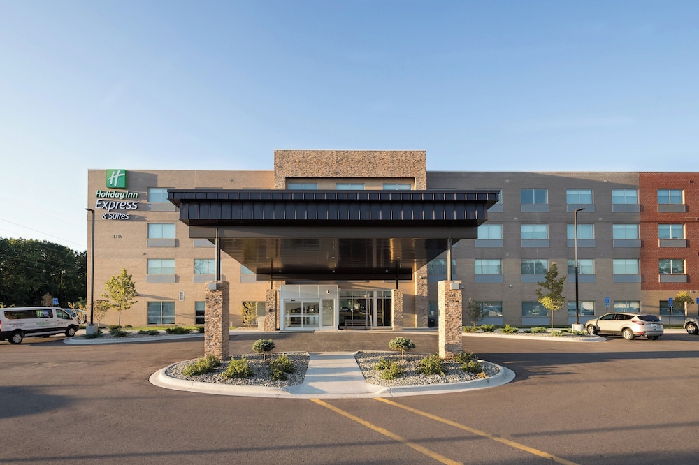 Holiday Inn Express & Suites Kalamazoo West 45/46