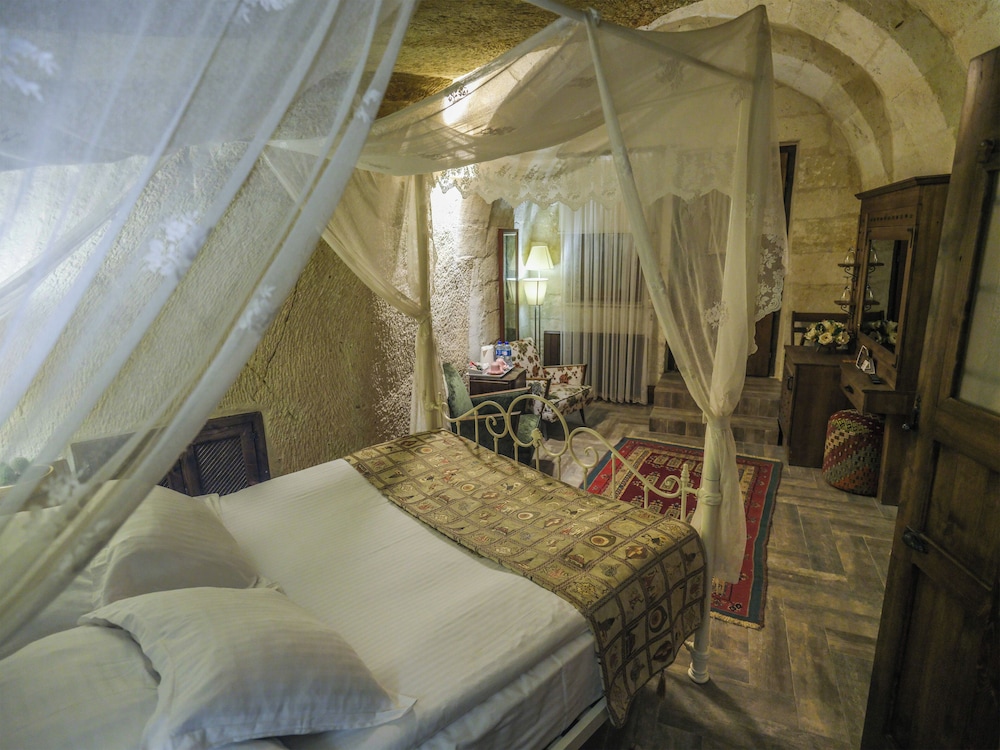 Cave, Superior, Queen Bed