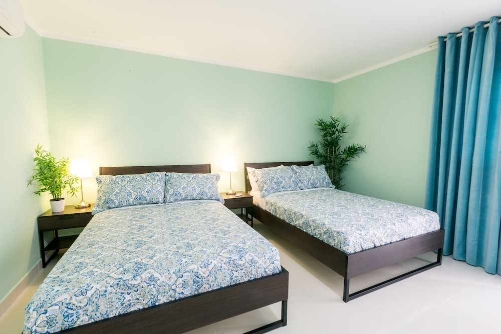 Tropicana Suites Deluxe Beach Club & Pool 19/50