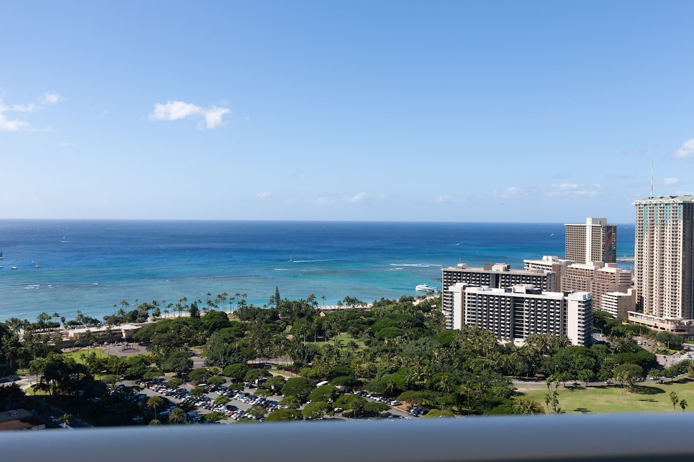 Real Select at the Ritz Carlton Residences, Waikiki Beach 43/50