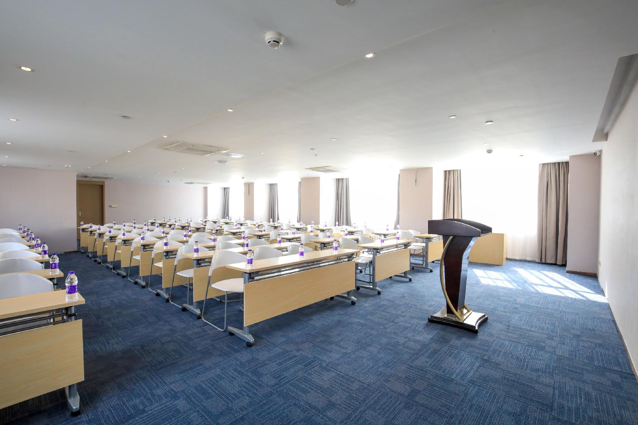 Lavande Hotel (Foshan South Railway Station Bijiang Light Rail Station) 32/43