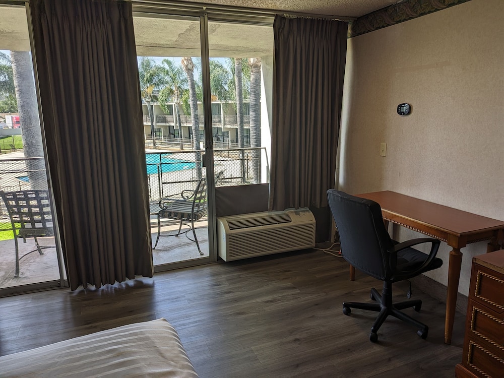 Valley Inn 40/59