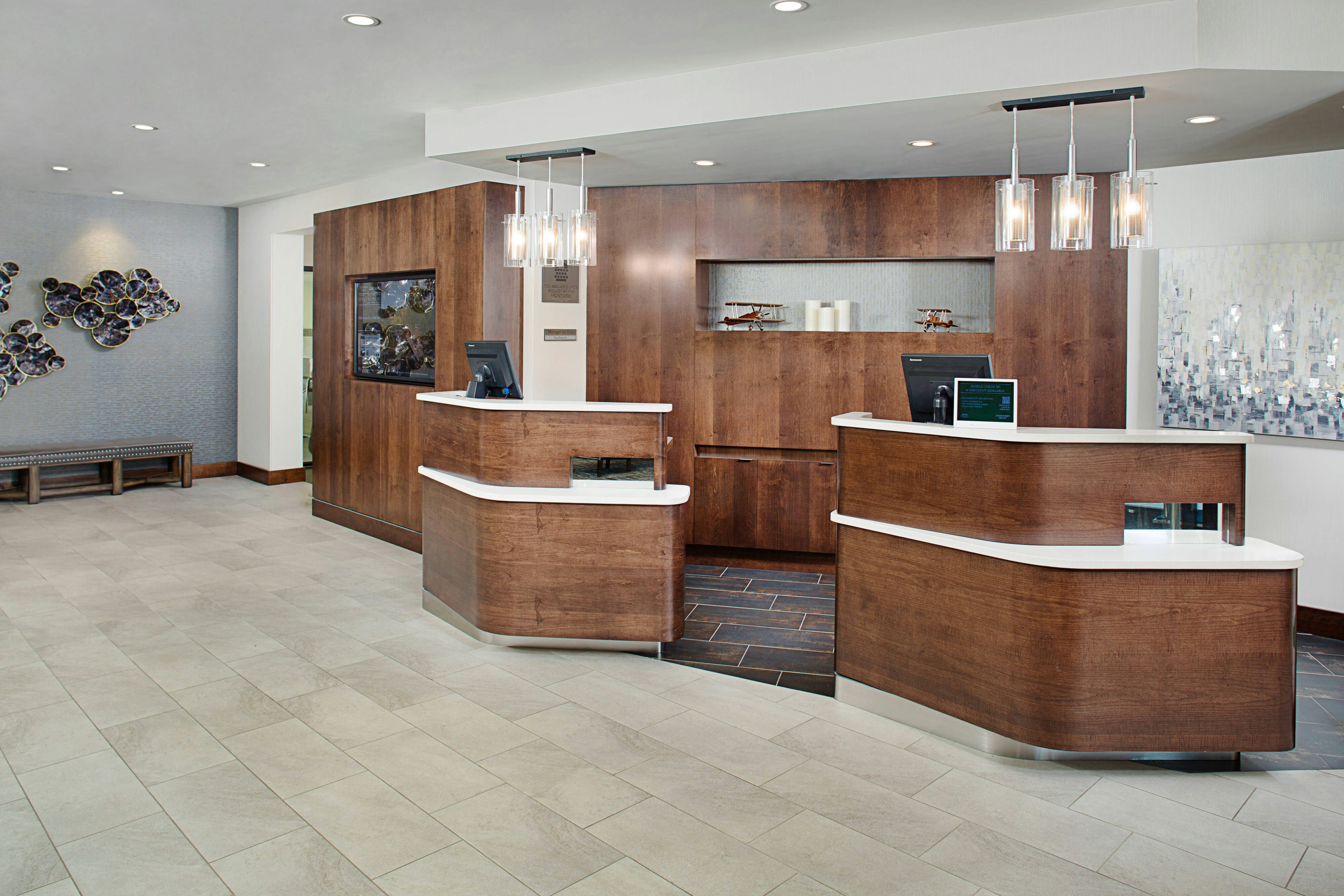 Lobby at Courtyard Manchester Boston Regional Airport, MANCHESTER - NH