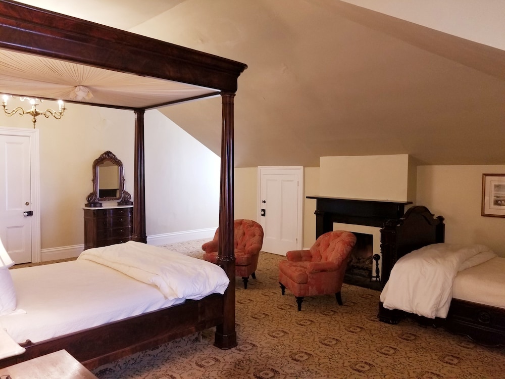 Dunleith Historic Inn 10/57