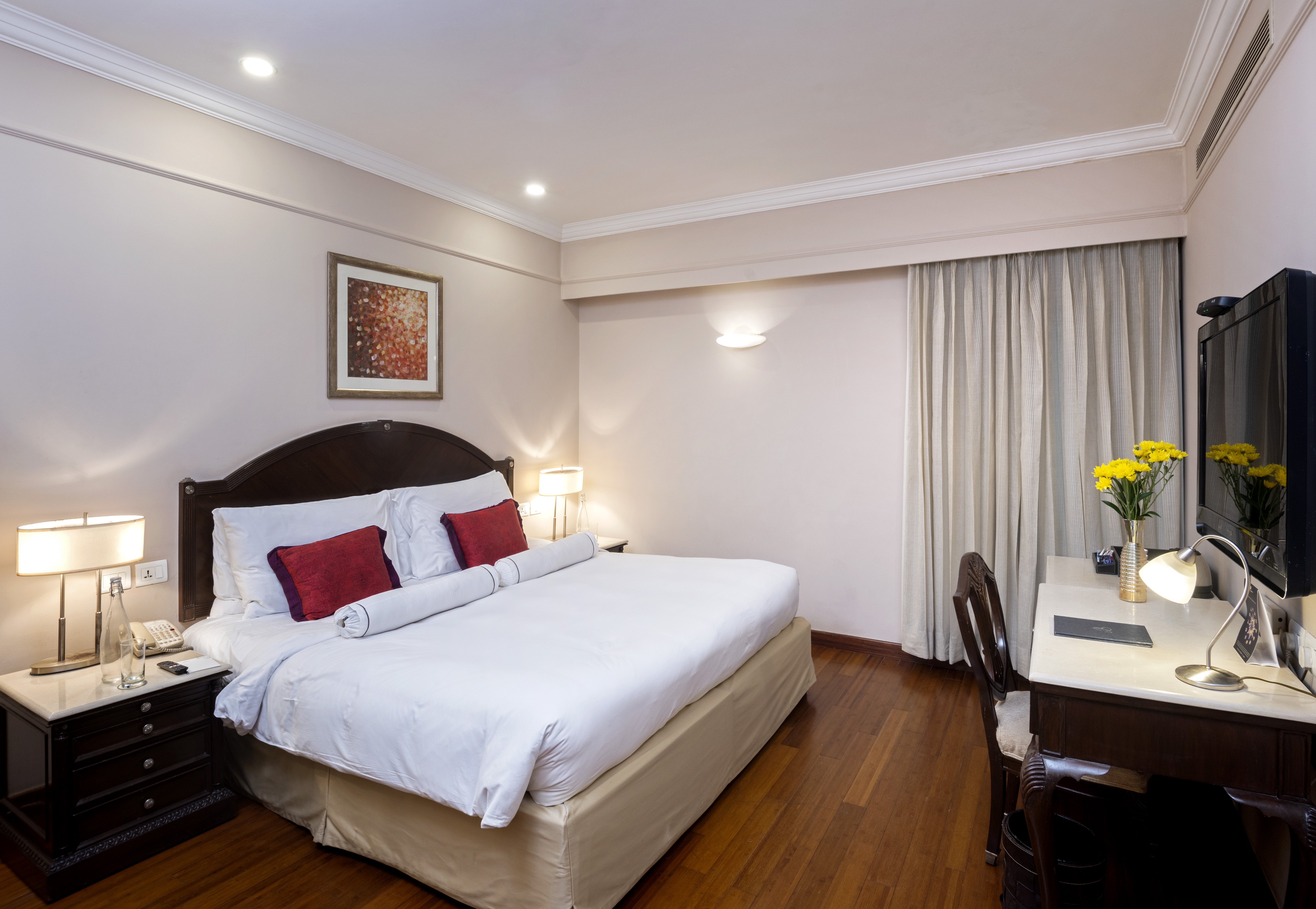 SUPERIOR KING BED ROOM