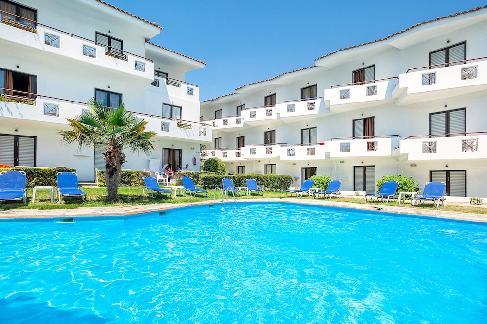 Xenios Dolphin Beach Hotel 56/68