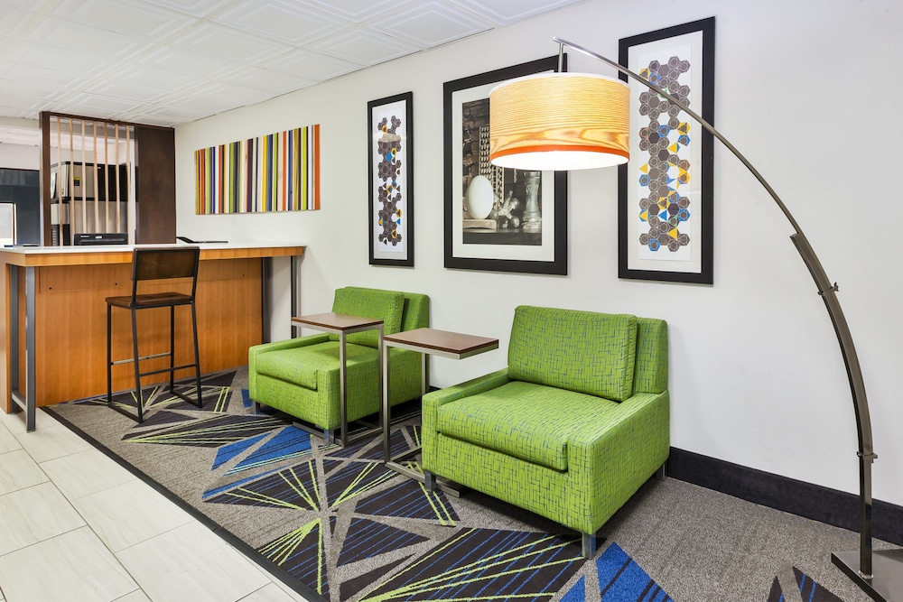 Holiday Inn Express Hotel And Suites Three Rivers 42/60