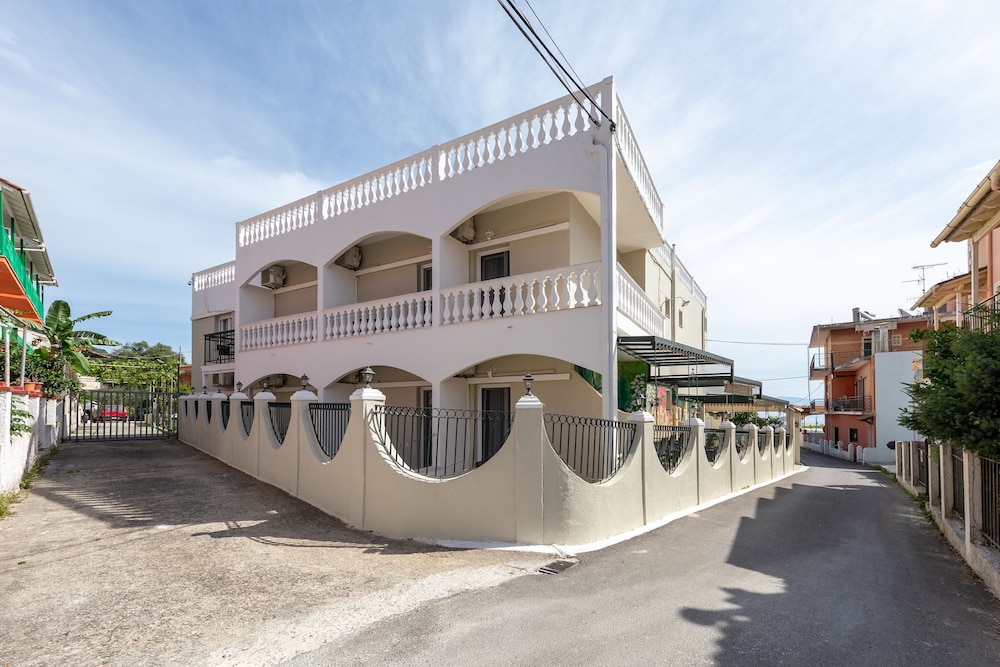 Bella Vista hotel & studios Corfu 5/72
