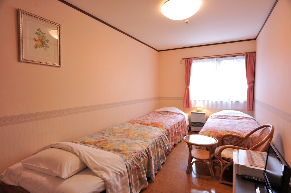 2 BEDROOMS, DELUXE, TWIN BEDS
