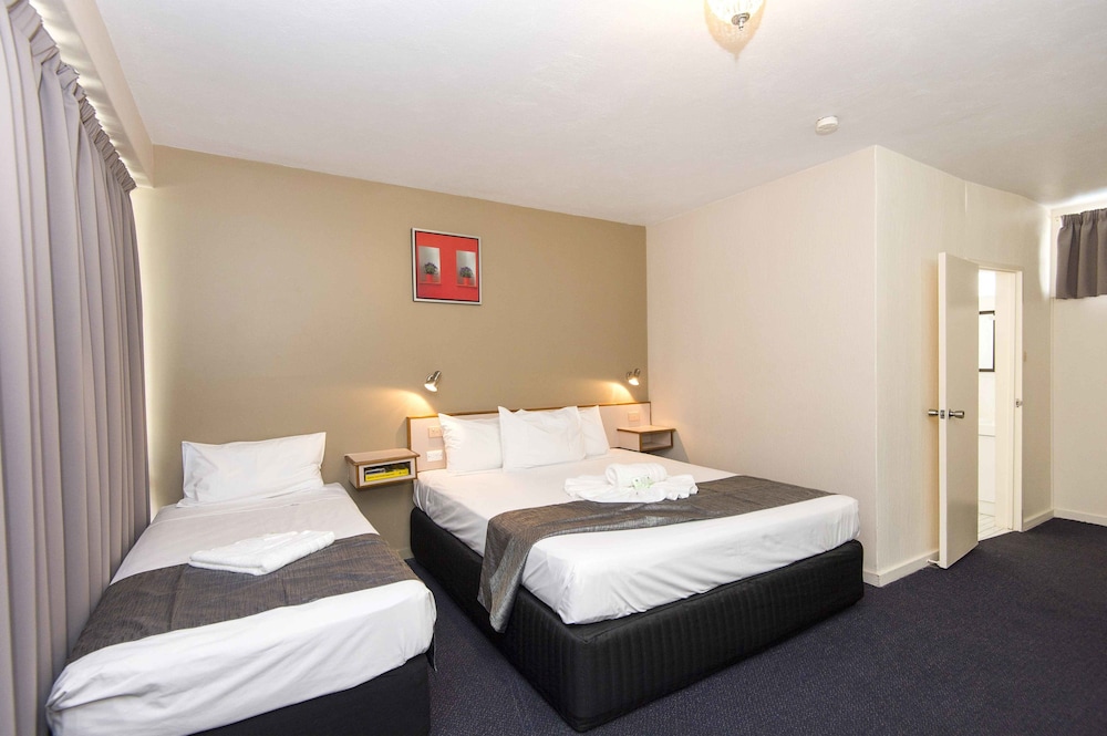 Mid City Motor Inn 26/64