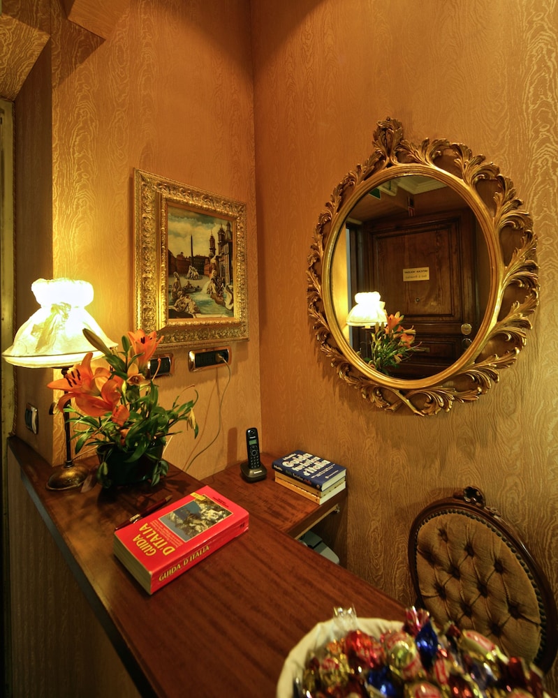 Vatican Holiday Hotel 32/36