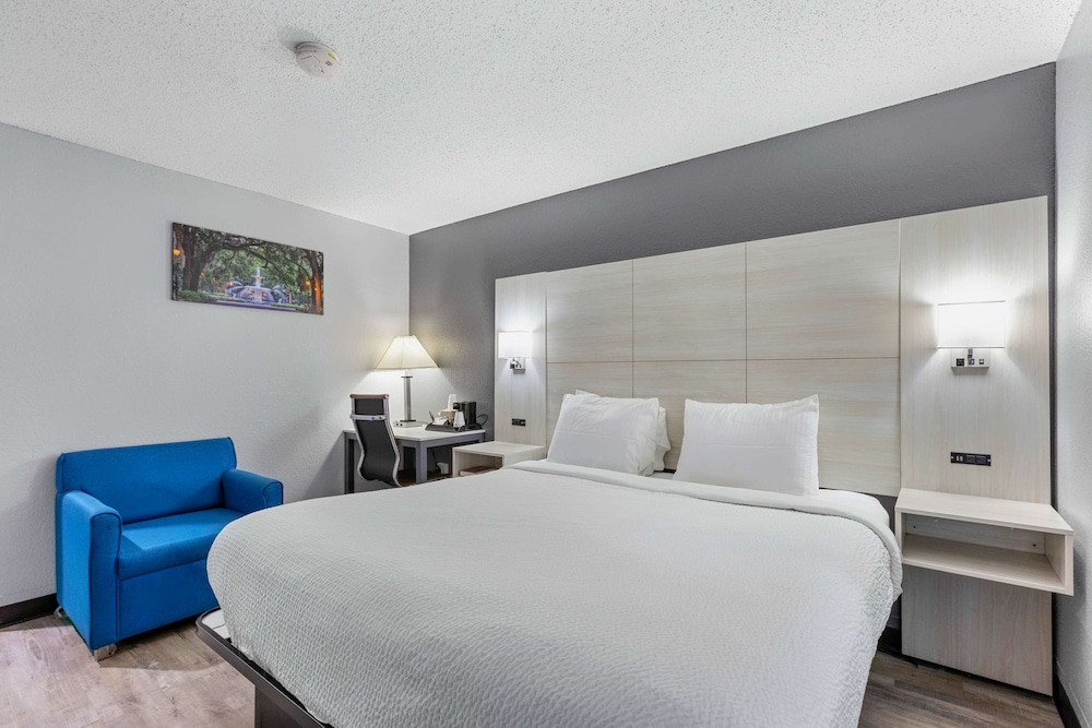 Days Inn by Wyndham Savannah Gateway I-95 15/27