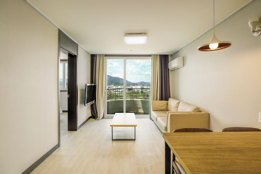 Plus, Premier, 2 Futon Beds