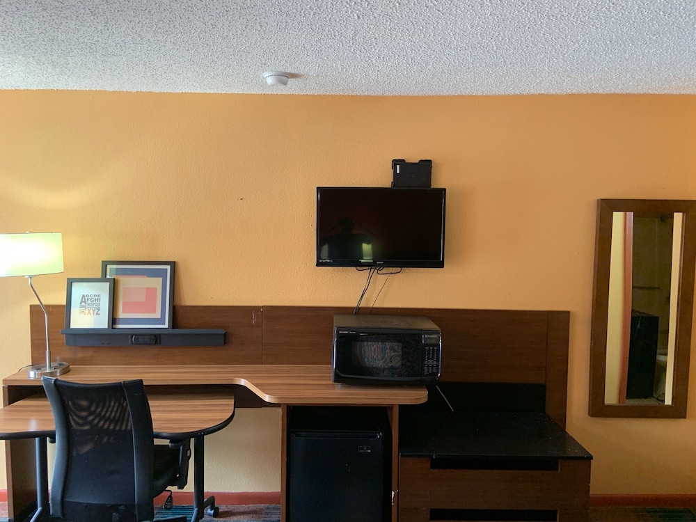 Luxury Inn and Suites Forrest City 28/34