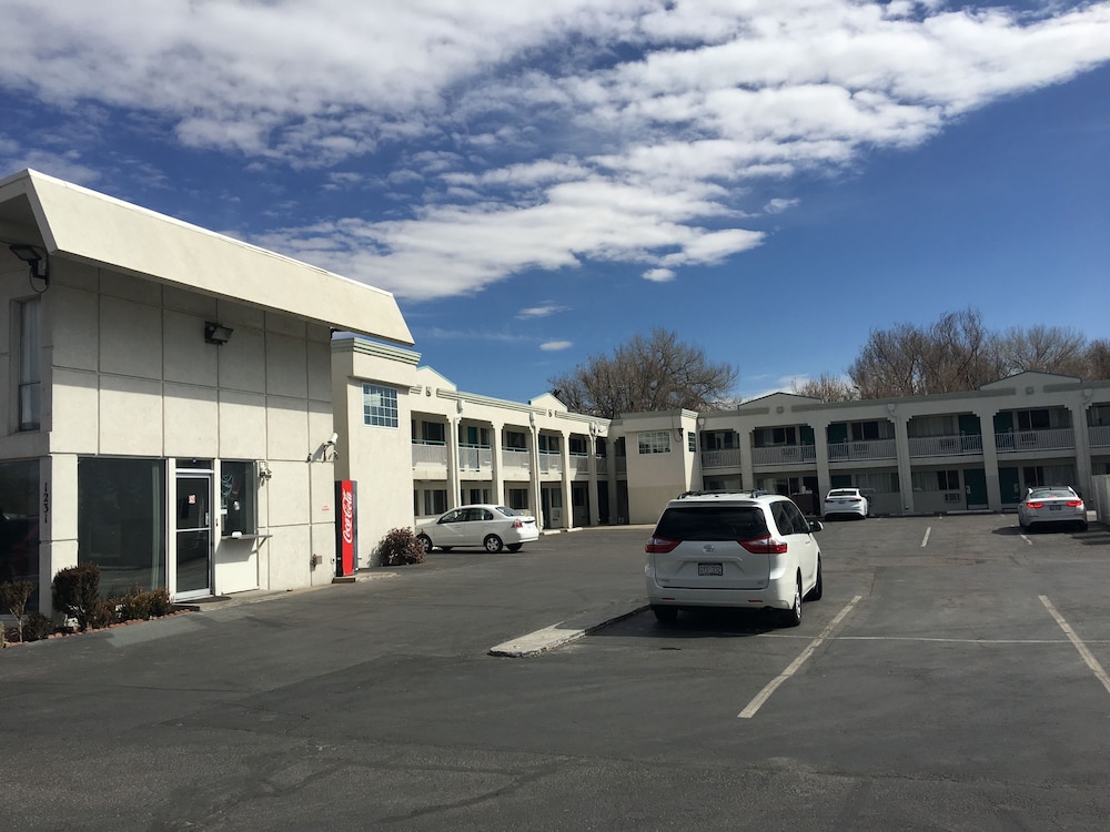 Howard Johnson By Wyndham Colorado Springs 3/33