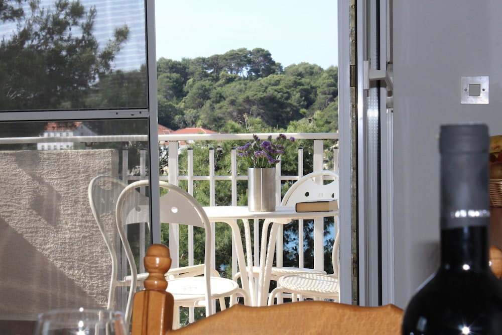 Gorgonia Apartments 49/50