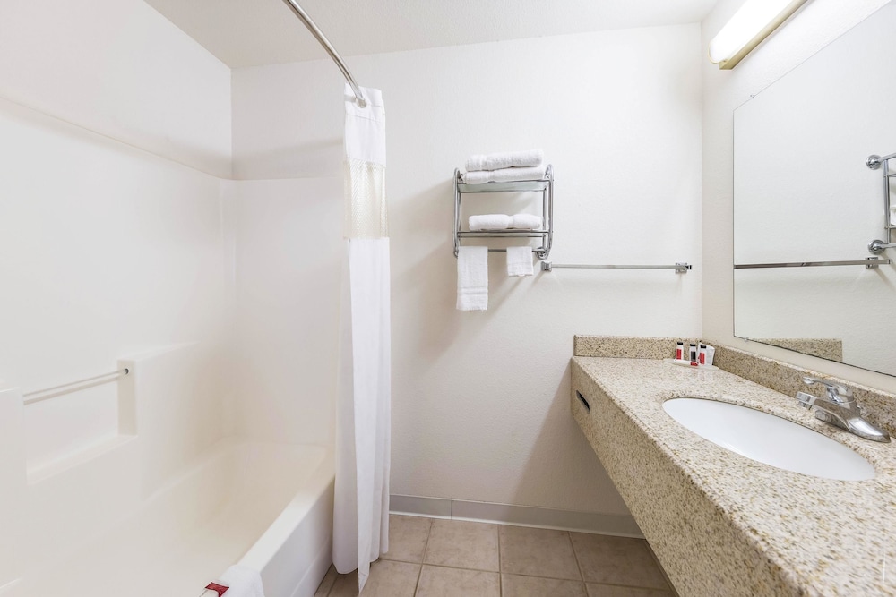 Travelodge by Wyndham Decatur TX 9/39