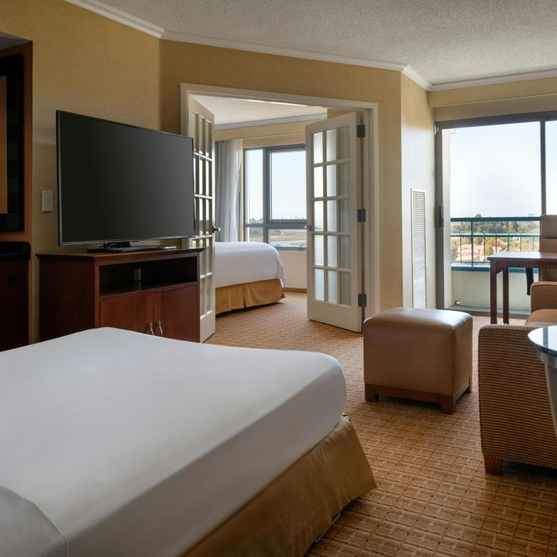1 Bedroom, Family Suite, Suite, King Bed, Sofa, Balcony