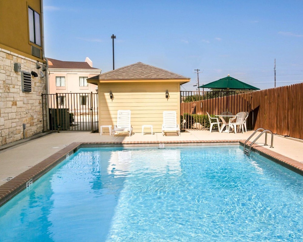 Sleep Inn & Suites Gonzales near Palmetto State Park 1/50