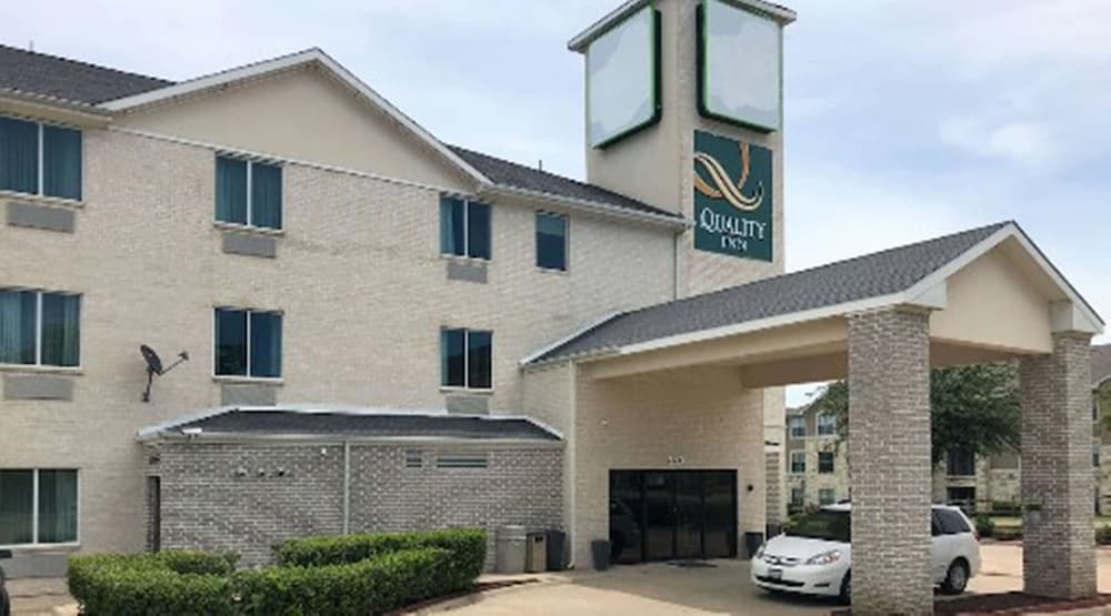 Quality Inn and Suites Roanoke Fort Worth North TX 38/46