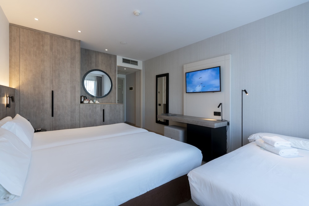 ROOM, DOUBLE OR TWIN BED, WITH CHILD EXTRA BED