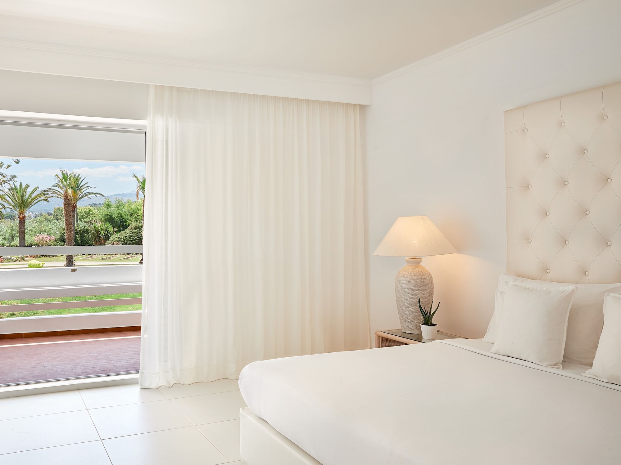 Guest Room, Family, King and Twin Beds
