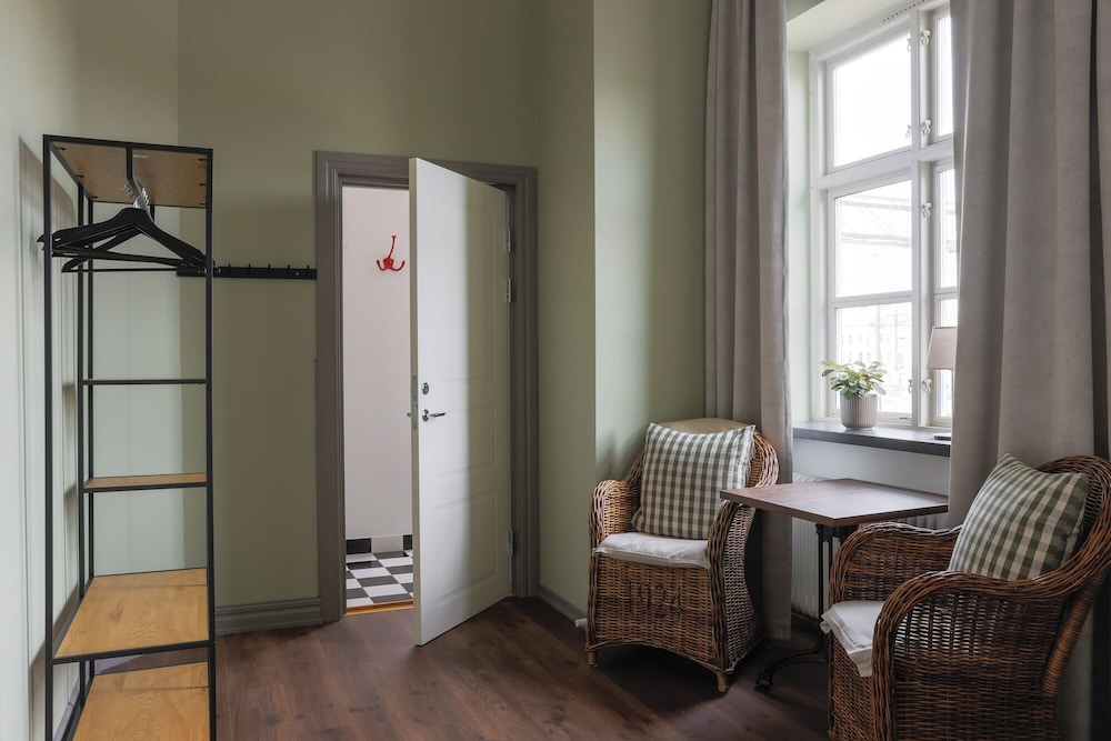 Stationen Bed Breakfast 33/50