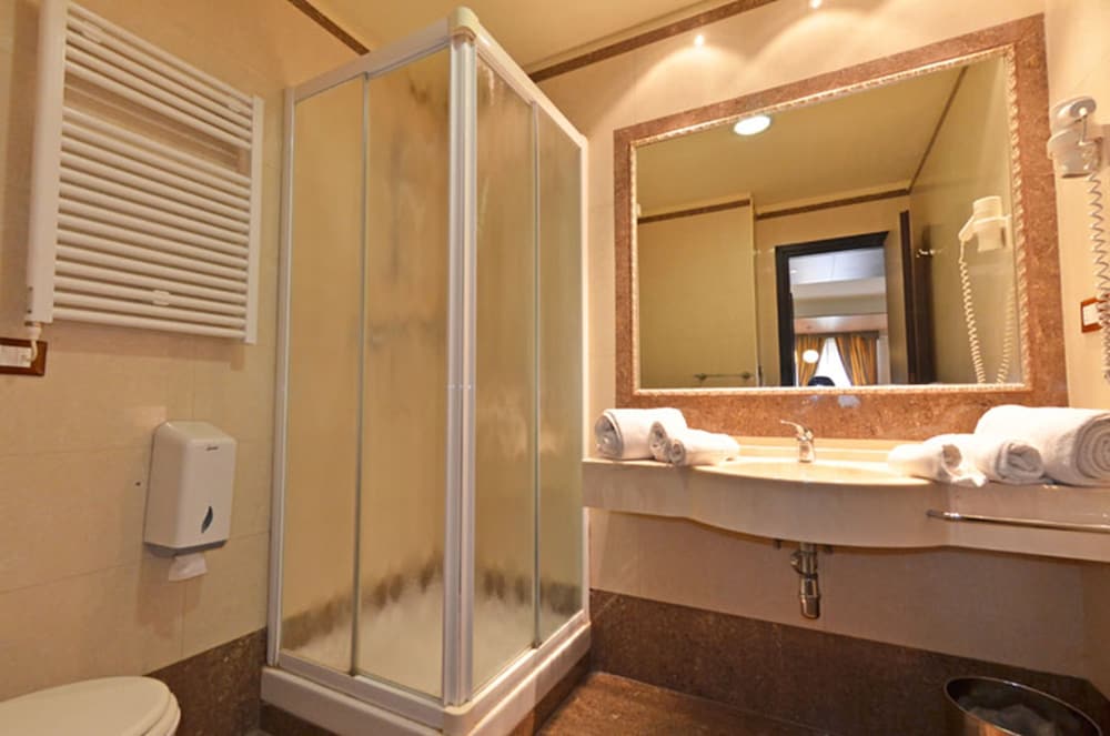 Grand Hotel Montesilvano 46/50