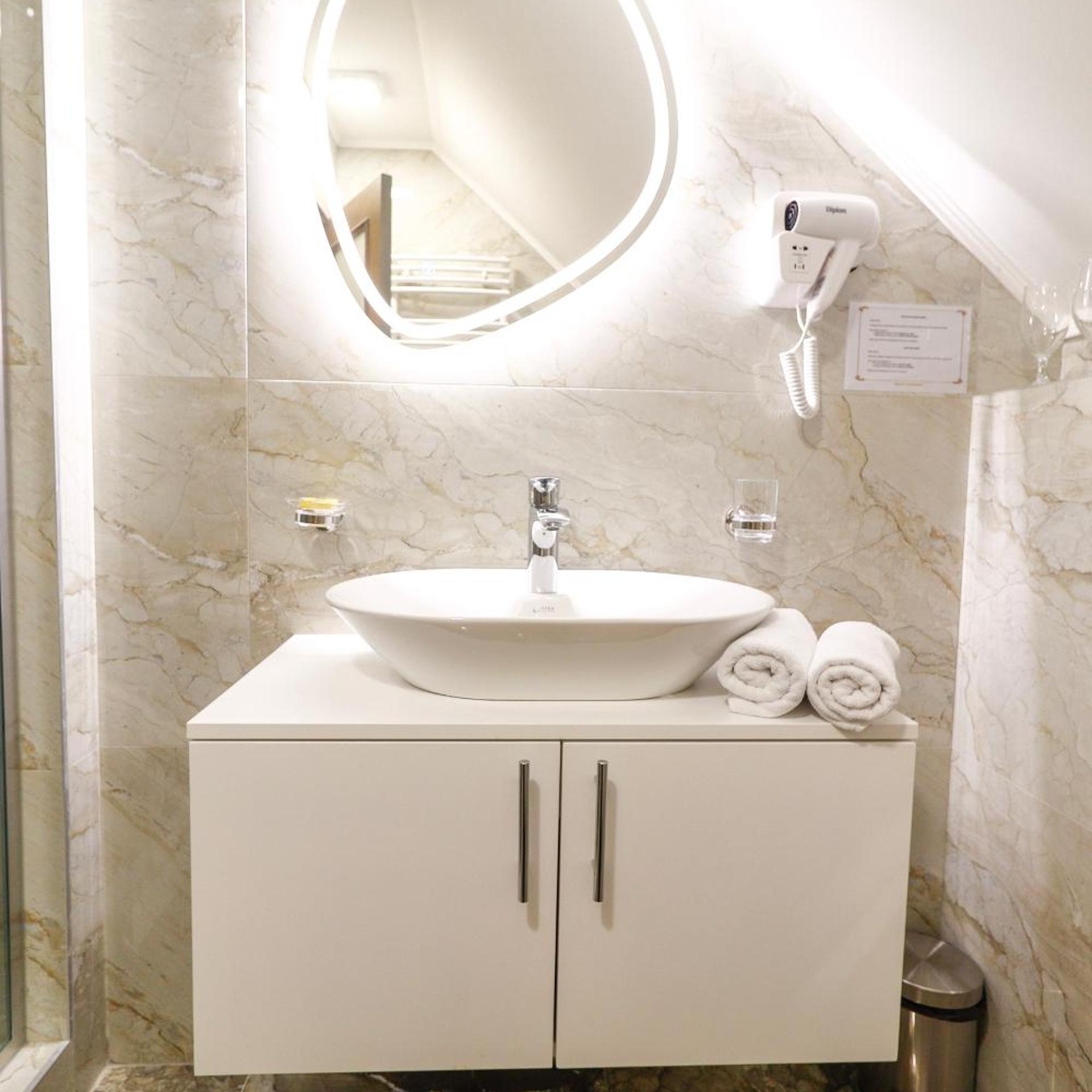 غرفة بزنس بسرير مزدوج بإطلالة على النهر، Garni Hotel Leopold I 3/4