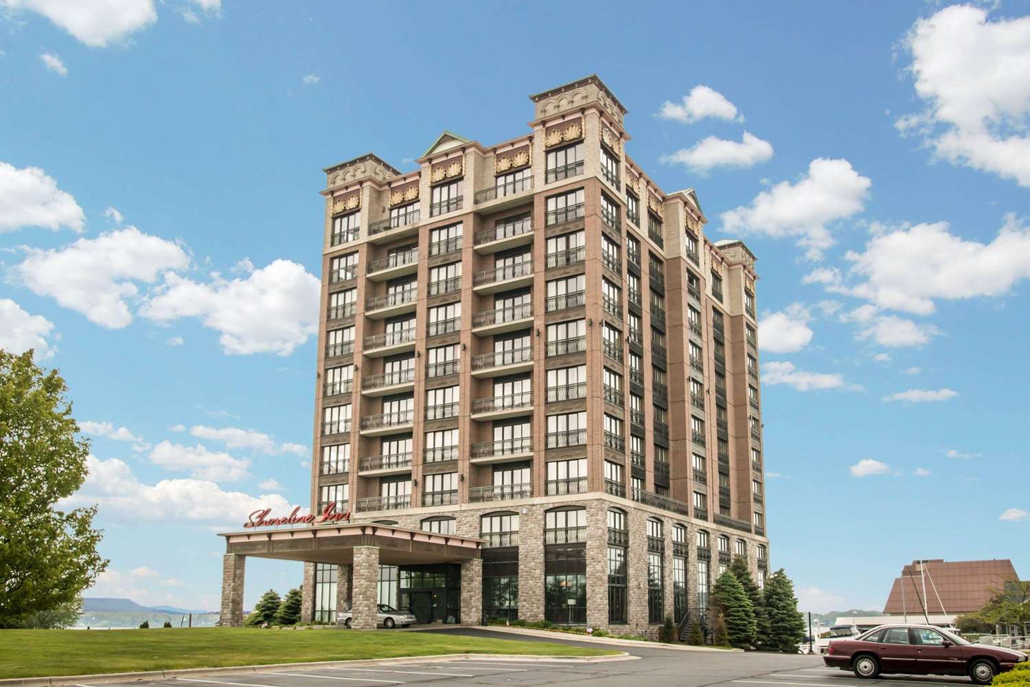 Shoreline Inn Conference Center Ascend Hotel Collection 3/45