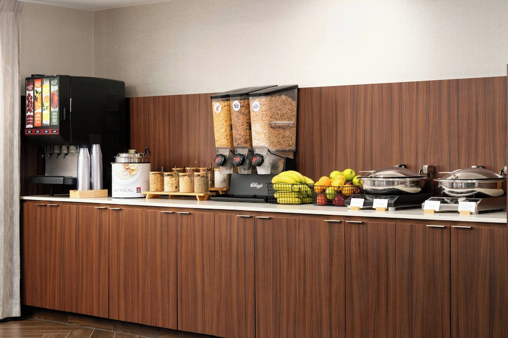 Fairfield Inn & Suites Newark Liberty International Airport 10/38