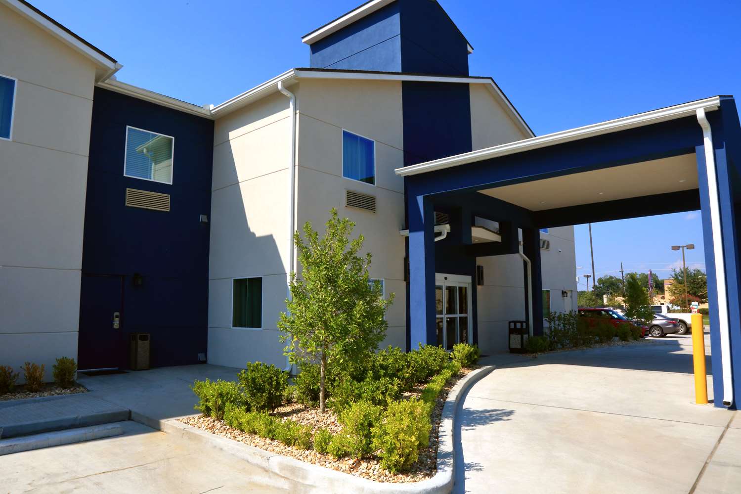 Americas Best Value Inn & Suites Prairieville 13/13