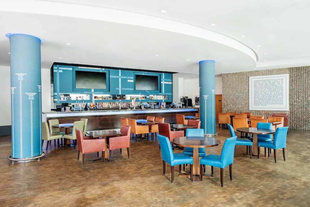 Radisson RED London Twickenham 48/62