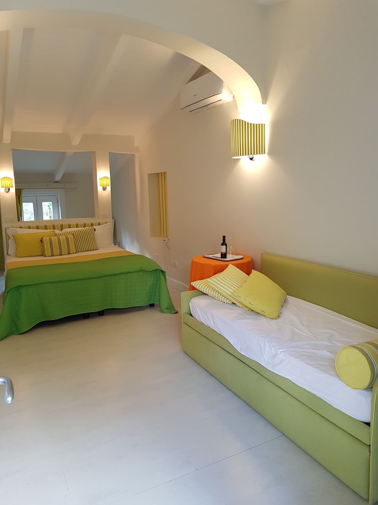 VILLA DON CAMILLO RELAIS 25/69