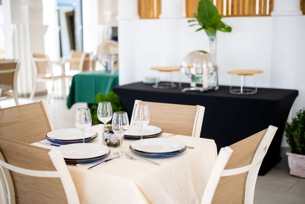 Gran Hotel Europa Santo Domingo, Trademark by Wyndham 48/50