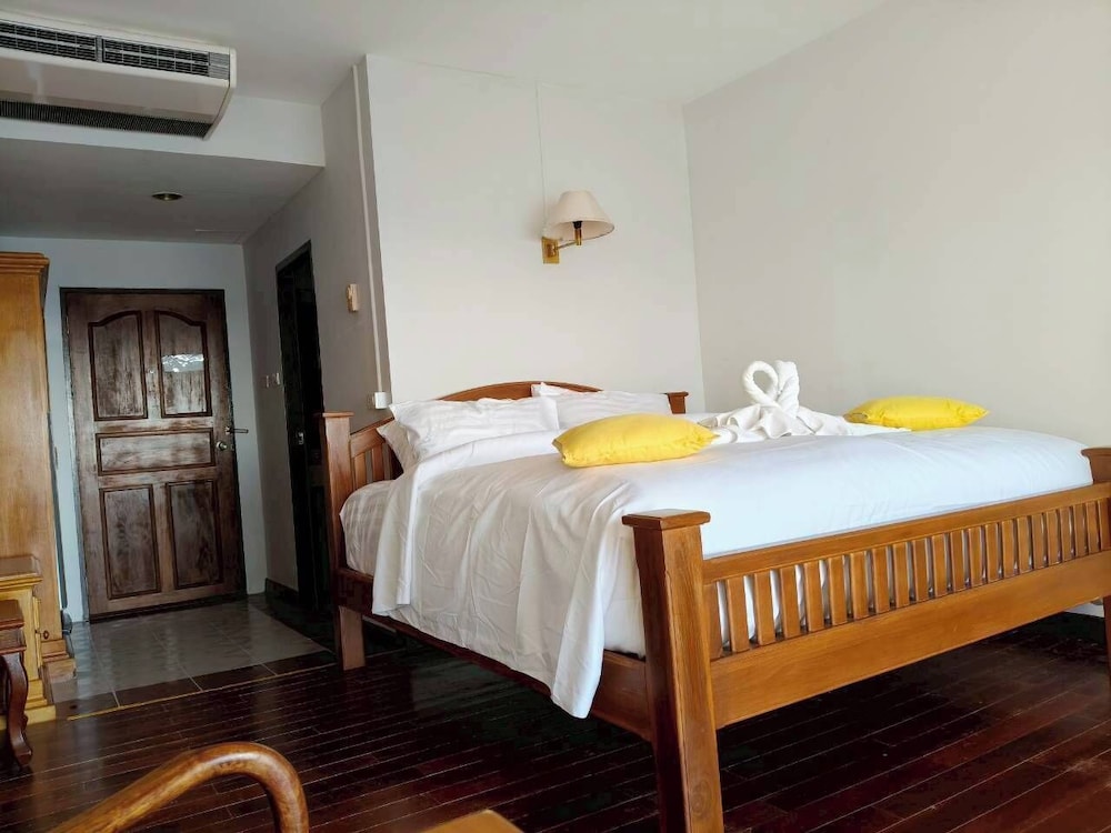 Jansom Beach Resort 27/67