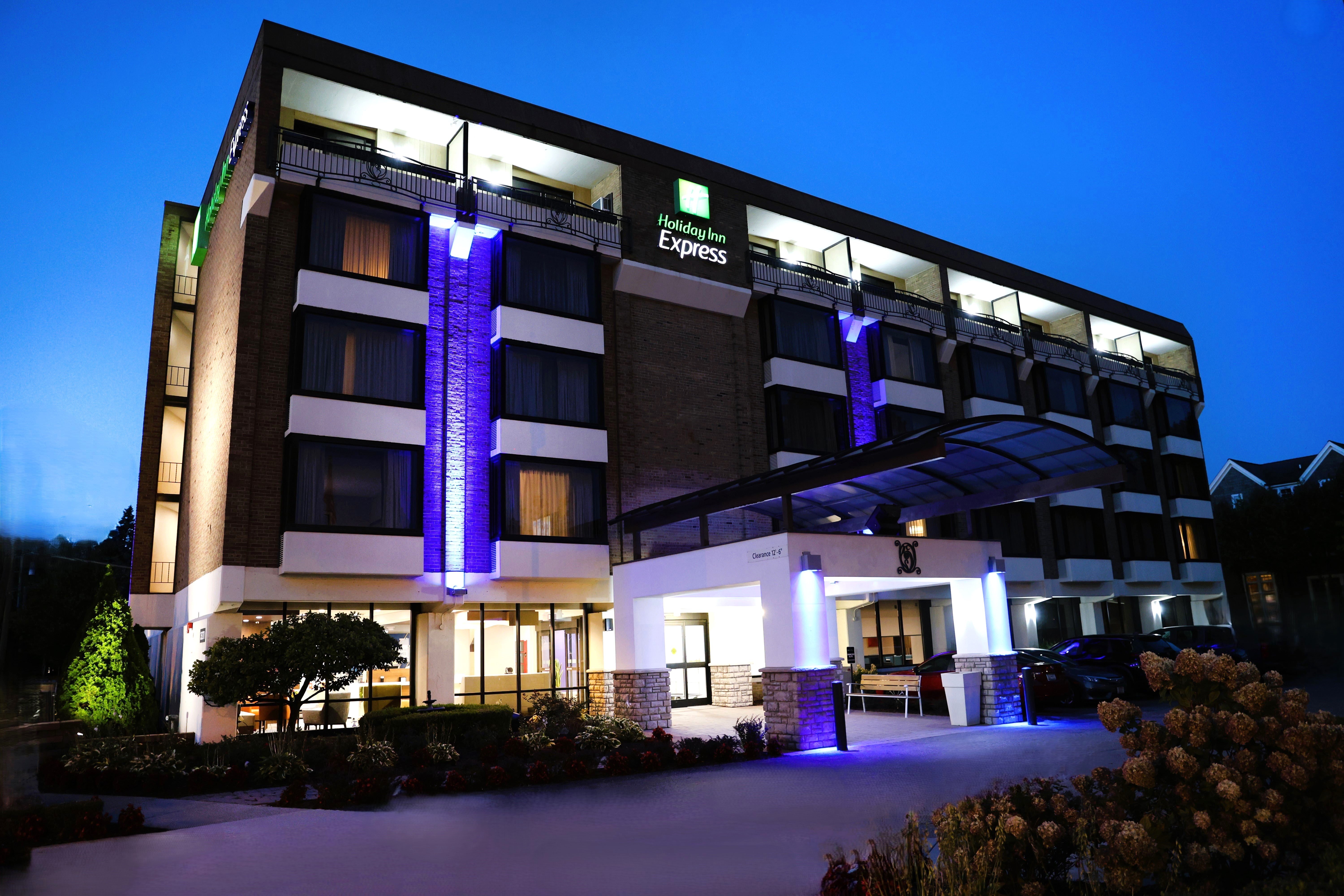 Holiday Inn Express Detroit-Birmingham 2/39