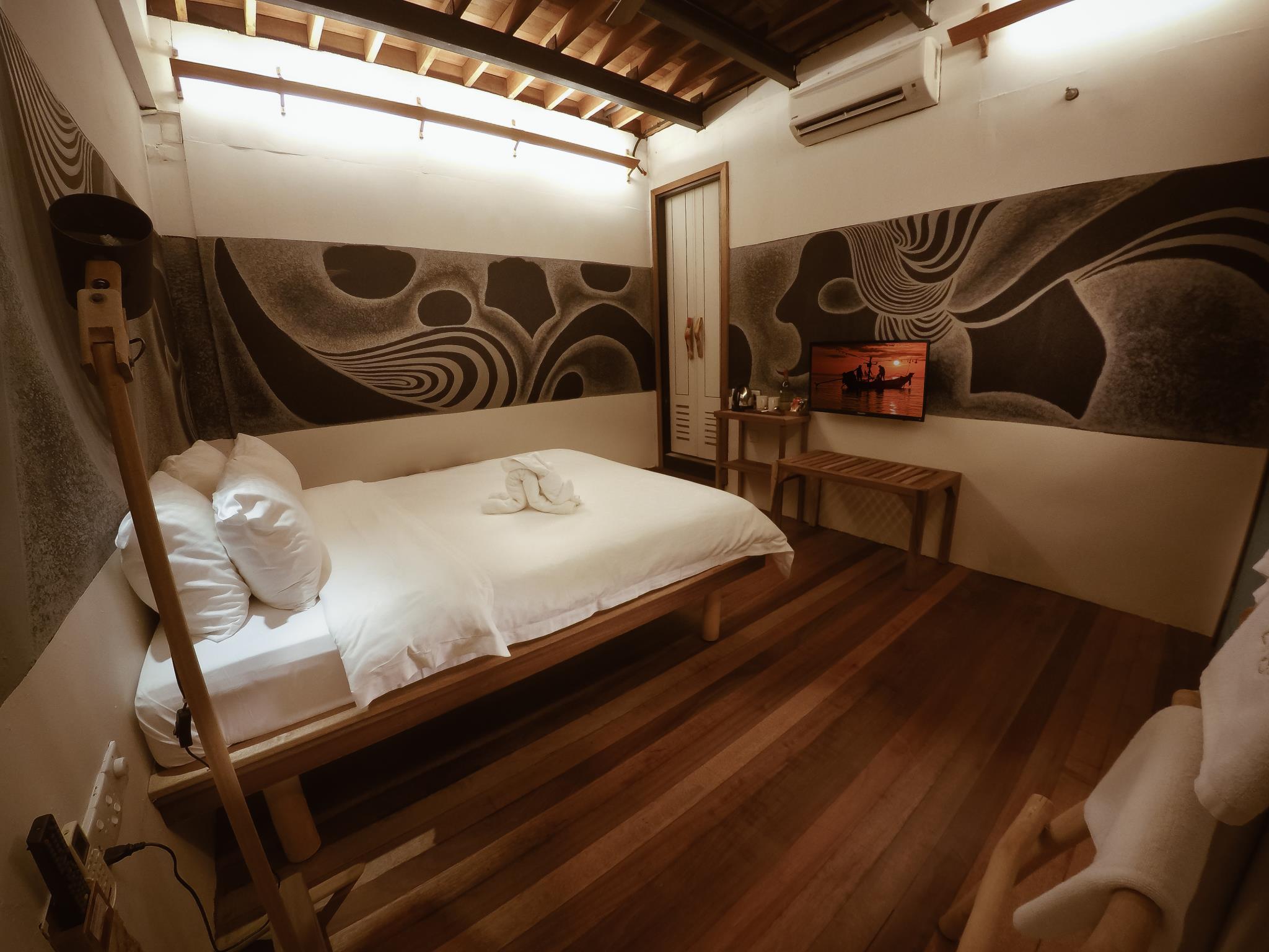 Mangrove, Room 2