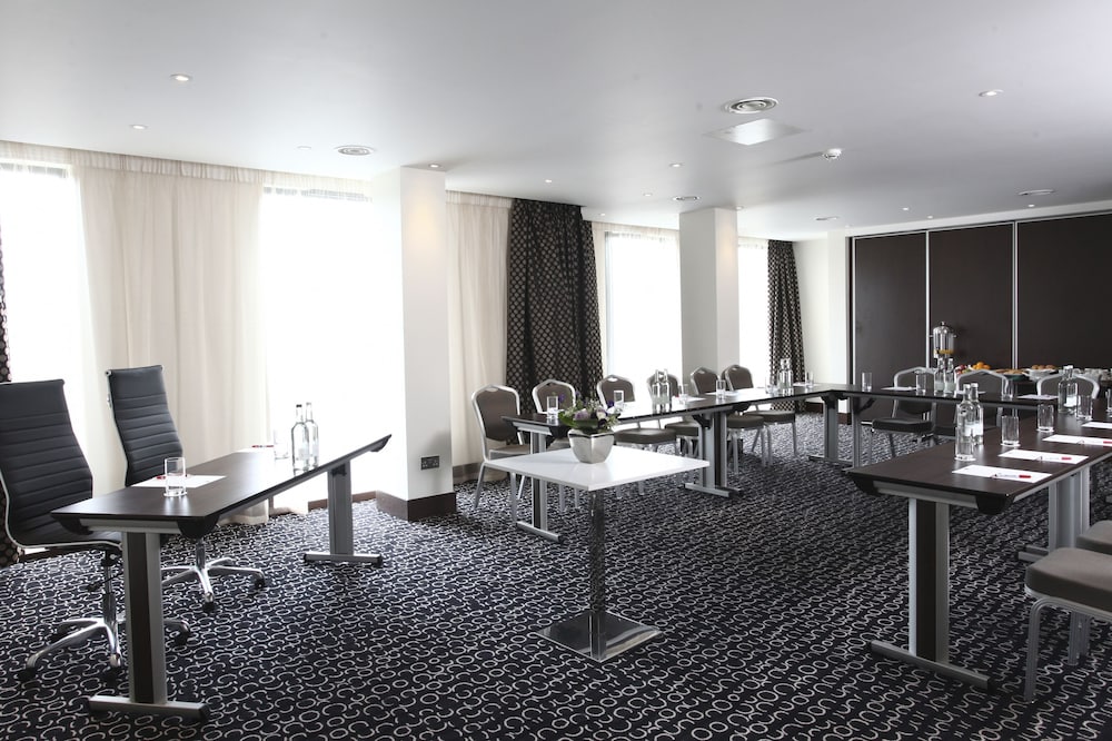 Park Grand London Heathrow 54/58