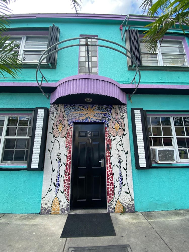 Hoosville Hostel 2/66