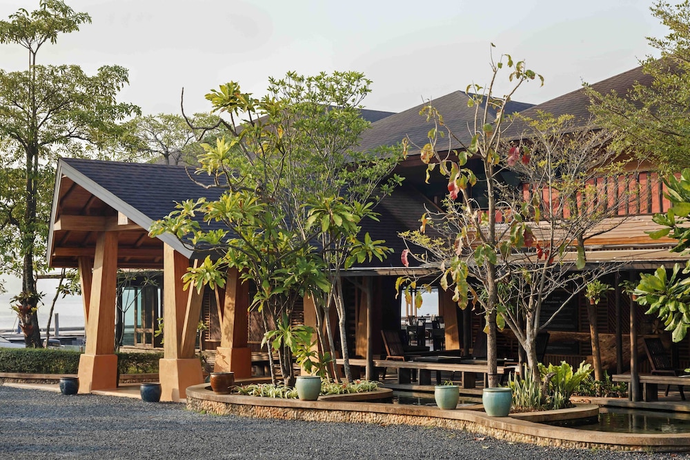 PARAMA KOH CHANG 8/77