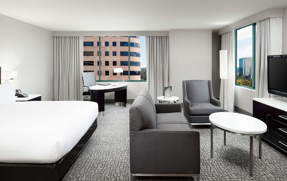 Hilton Woodland Hills Los Angeles 40/67