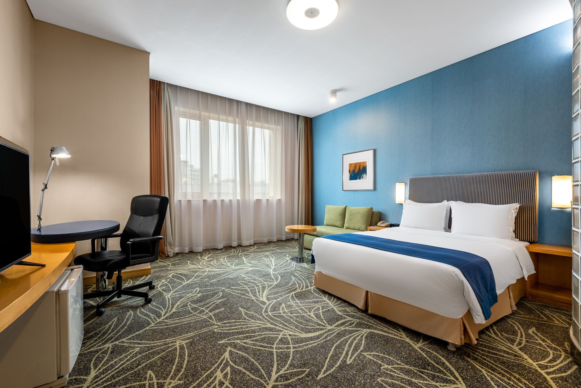 Standard, Queen Bed, Extra Floor Space