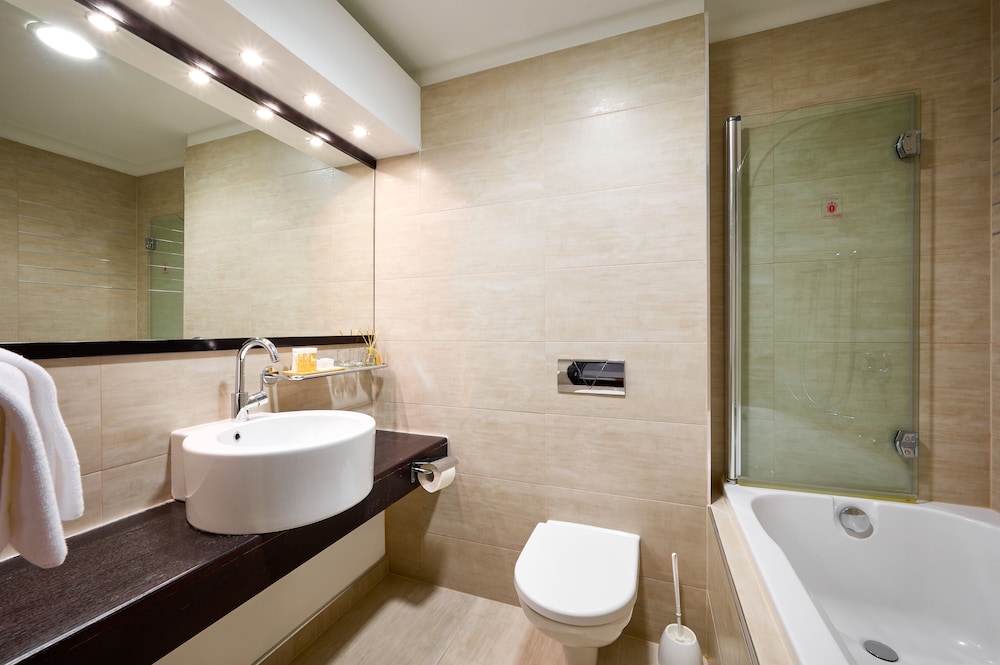 جناح جونيور بسرير مزدوج وسريرين منفصلين بإطلالة على البحر، Hotel Imperial Vodice 4/5